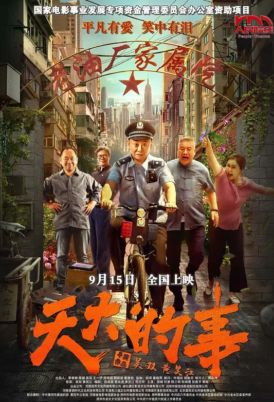 一月新流出手持抄底厕拍❤️黄毛哥单位女厕偷窥公司两个女同事尿尿新来实习生小逼里吊了根白带小逼很嫩 - 992TV